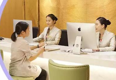 “在她的努力下，我終于讓寶寶吃到了母乳！”